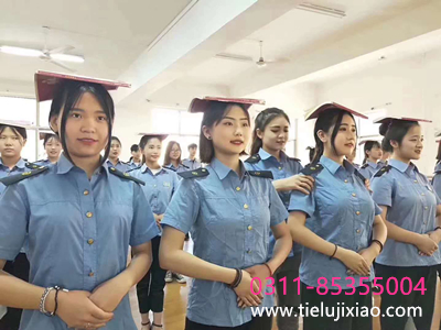 女孩子上鐵路哪個專業(yè)好一些 學校新聞